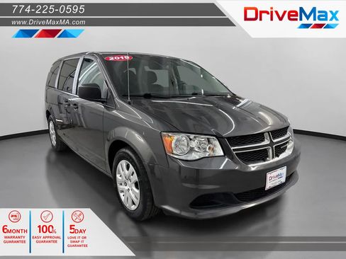 Used 2019 Dodge Grand Caravan SE FWD image 1