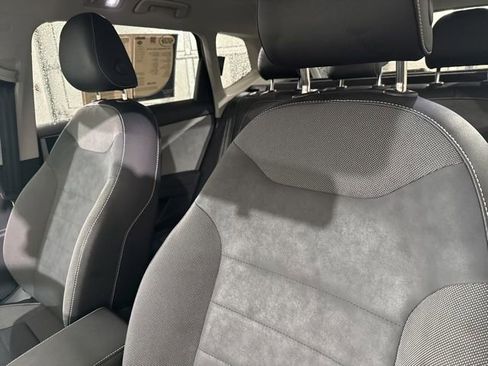 Used 2022 Volkswagen Taos SE image 19