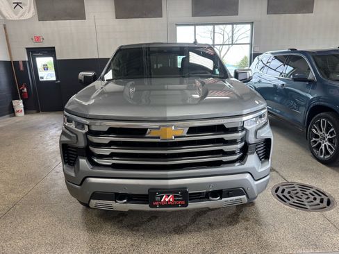 Used 2024 Chevrolet Silverado 1500 High Country w/ High Country Premium Package AWD/4WD image 2