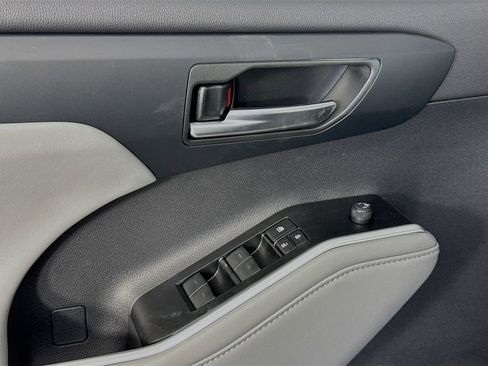 New 2026 Toyota Highlander XLE image 22