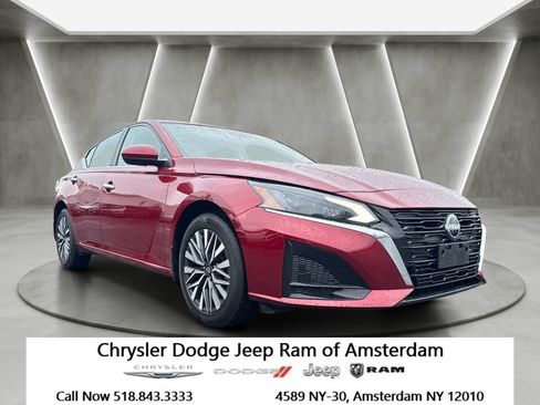 Used 2023 Nissan Altima 2.5 SV AWD/4WD image 1