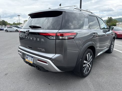 Used 2022 Nissan Pathfinder Platinum w/ Cargo Package AWD/4WD image 3