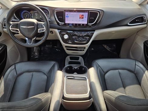 Certified 2022 Chrysler Pacifica Touring-L FWD image 18