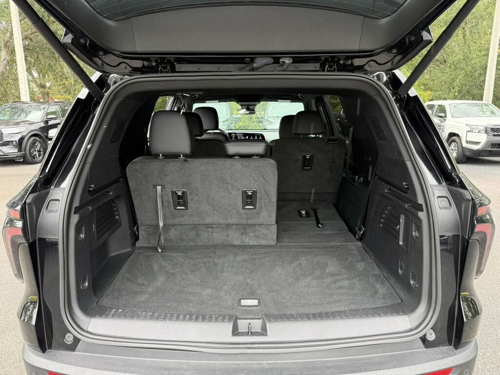 Used 2026 Chevrolet Traverse LT FWD image 8