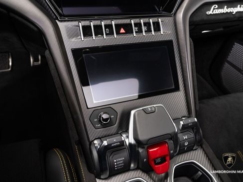 Used 2024 Lamborghini Urus Performante image 43