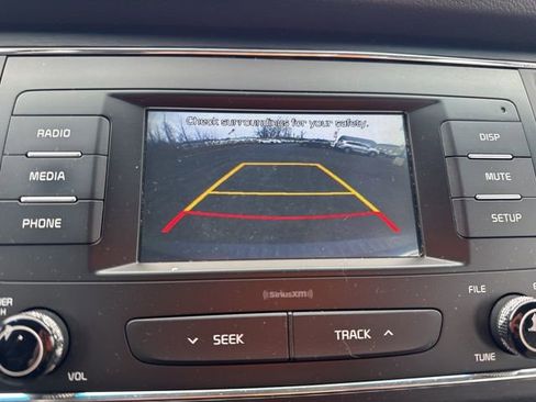 Used 2018 Kia Sedona L image 26