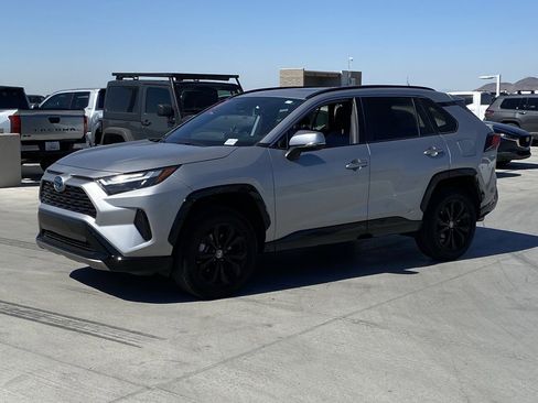 Used 2024 Toyota RAV4 SE w/ Convenience Package image 6