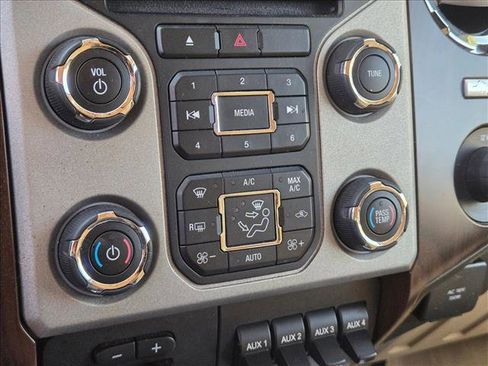 Used 2014 Ford F350 Lariat image 19