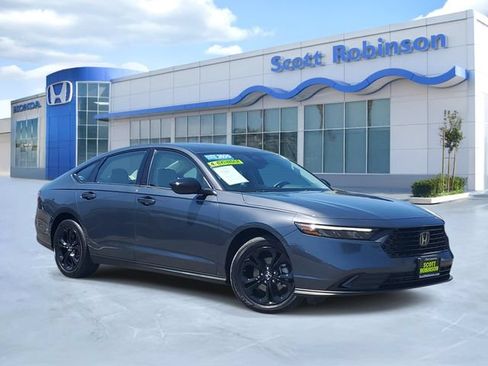 Certified 2025 Honda Accord SE image 1
