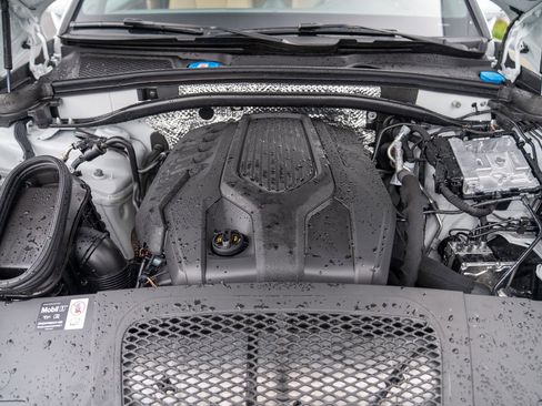 Used 2025 Porsche Macan image 28