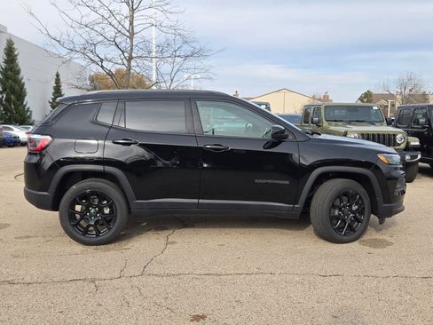 New 2026 Jeep Compass Latitude image 6