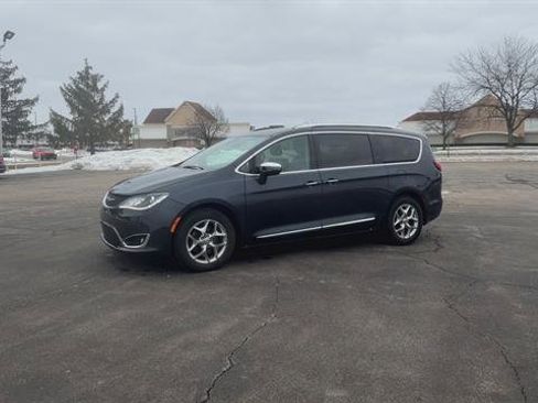 Used 2019 Chrysler Pacifica Limited image 5
