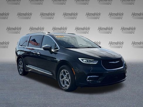 Used 2022 Chrysler Pacifica Limited image 2
