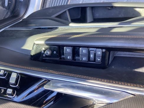 Used 2023 Jeep Grand Wagoneer Series III w/ Rear Seat Video Group 1 image 11