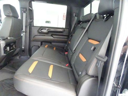 Used 2024 GMC Sierra 2500 AT4 w/ AT4 Premium Plus Package AWD/4WD image 4