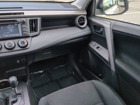 Used 2017 Toyota RAV4 LE w/ Carpet Mat Package AWD/4WD image 17