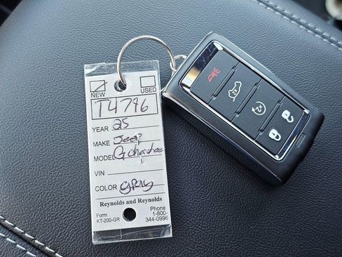 New 2025 Jeep Grand Cherokee Altitude image 31