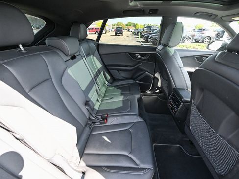 Used 2022 Audi Q8 Premium Plus image 28