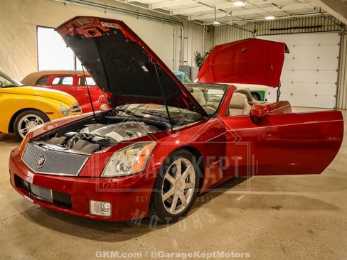 Used 2005 Cadillac XLR RWD image 76