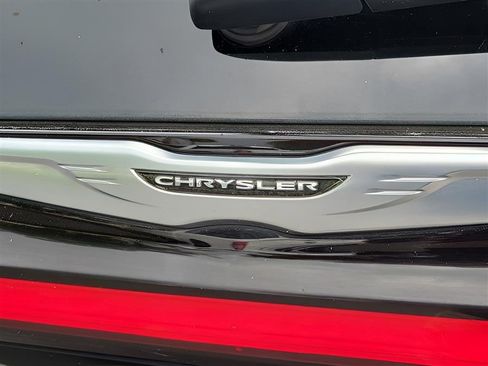 Used 2022 Chrysler Pacifica Touring-L FWD image 29