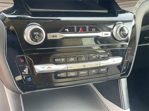 Used 2023 Ford Explorer Limited image 16