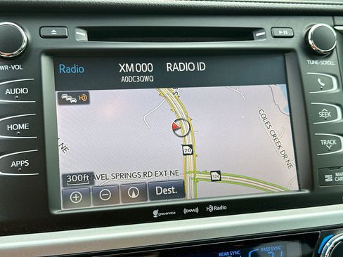 Used 2019 Toyota Highlander XLE image 30