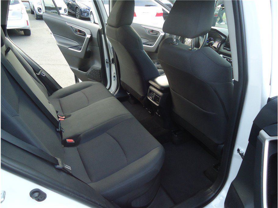 Used 2019 Toyota RAV4 LE w/ Carpet Mat Package AWD/4WD image 15
