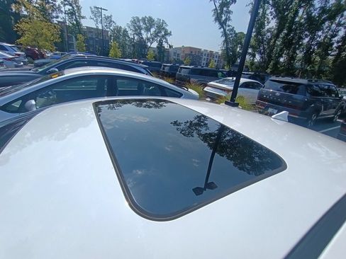 Used 2019 Hyundai Ioniq Limited FWD image 8