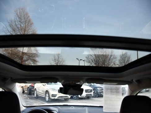 Certified 2025 Volvo XC40 B5 Core image 23