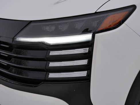 Certified 2025 Nissan Kicks SV w/ Illumination Package image 16