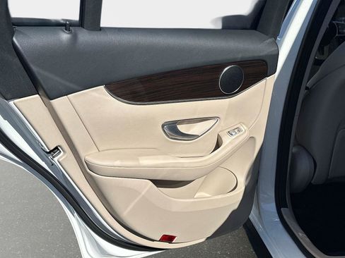 Used 2022 Mercedes-Benz GLC 300 image 12