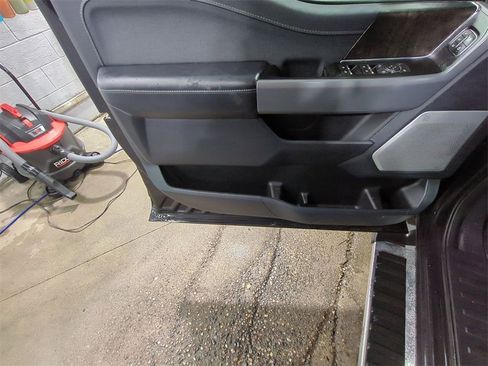 Used 2022 Ford F150 Lariat w/ Equipment Group 502A High image 17