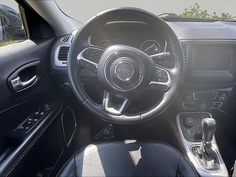Used 2019 Jeep Compass Latitude w/ Popular Equipment Group AWD/4WD image 5