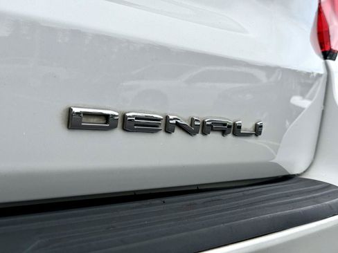 Used 2021 GMC Yukon Denali w/ LPO, Illumination Package AWD/4WD image 8