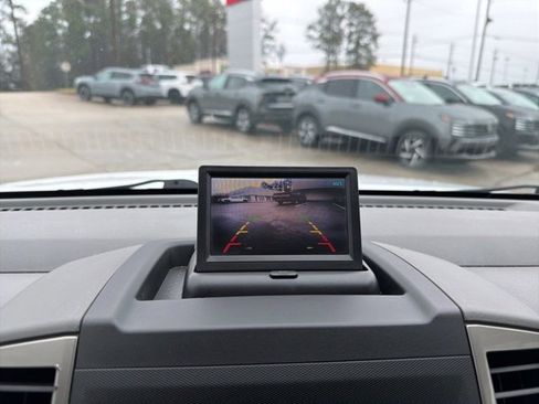 Used 2011 Nissan Frontier SL image 29