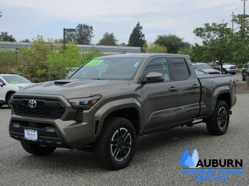 Used 2024 Toyota Tacoma TRD Sport w/ TRD Sport Upgrade Package image 3