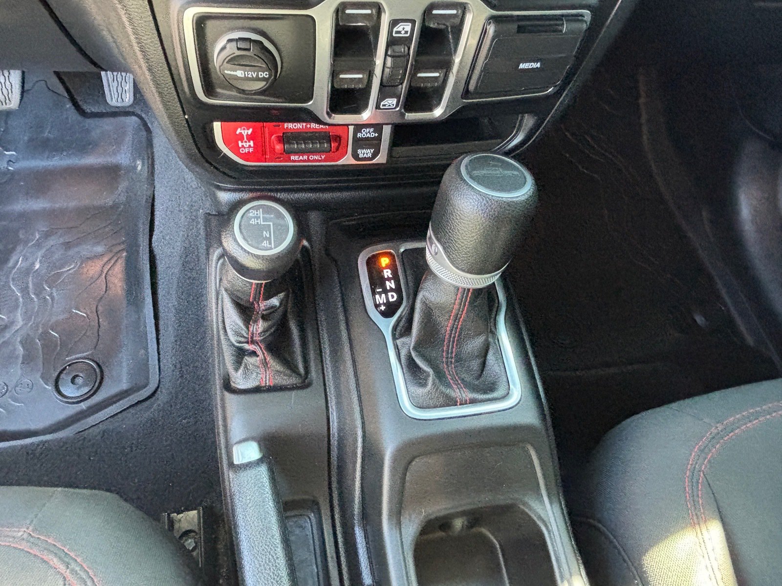 Used 2020 Jeep Gladiator Rubicon w/ Safety Group AWD/4WD image 16