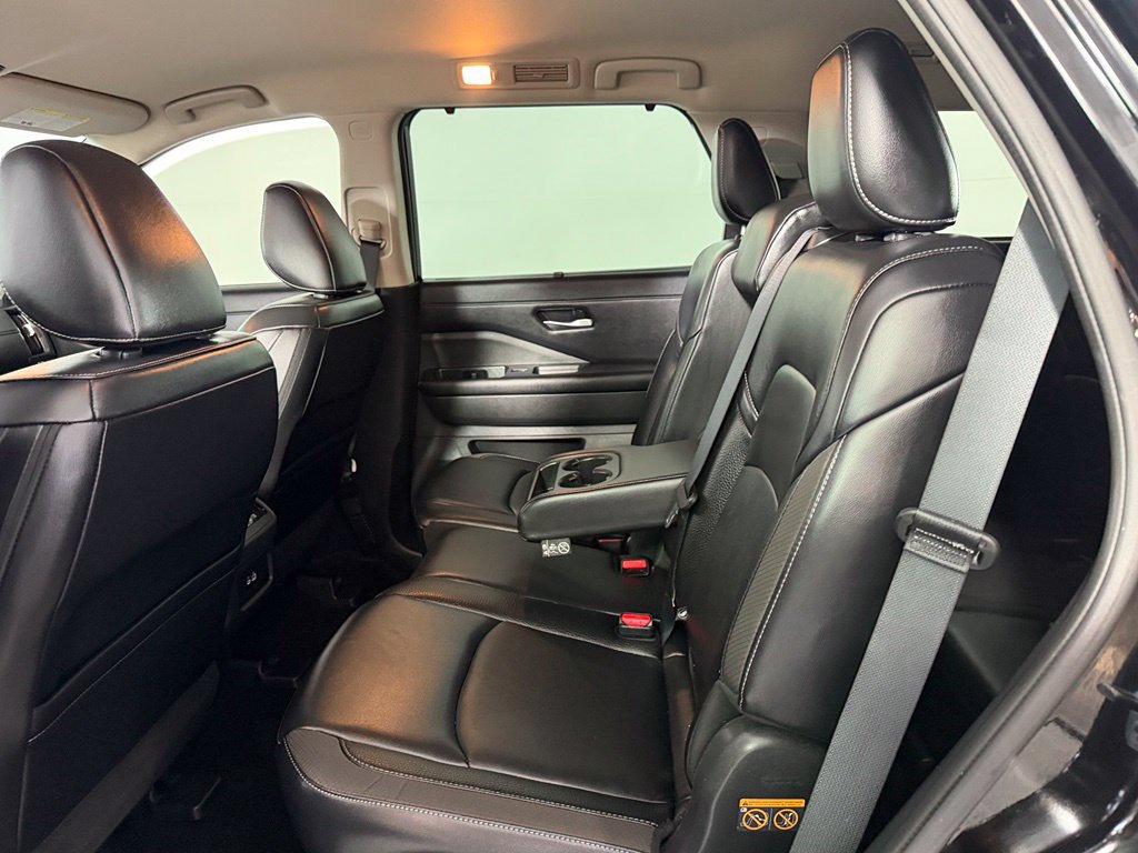 Used 2025 Nissan Pathfinder SL FWD image 16