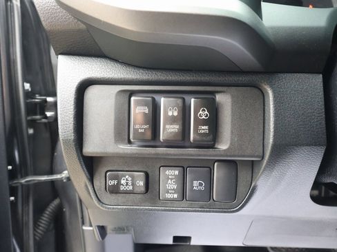 Used 2019 Toyota Tacoma TRD Sport w/ Technology Package image 12