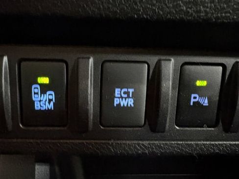 Used 2017 Toyota Tacoma Limited w/ Tow Package AWD/4WD image 14
