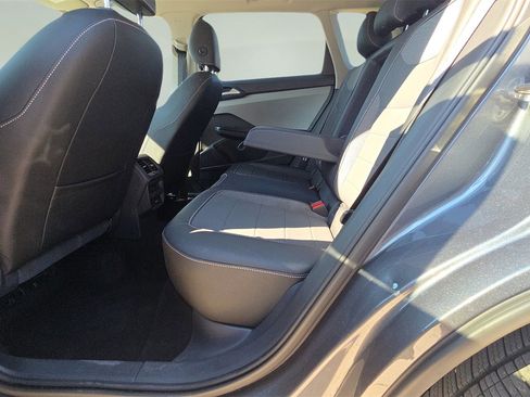 Used 2024 Volkswagen Taos SE image 18