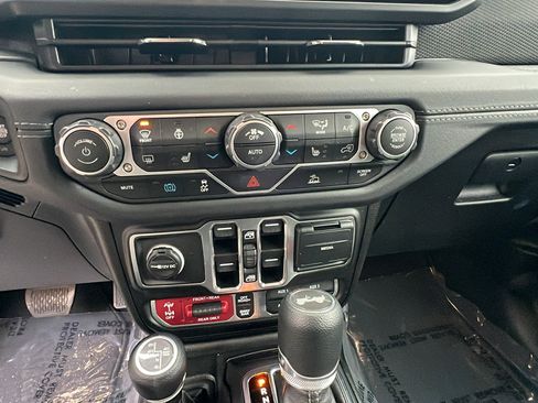 Used 2025 Jeep Wrangler Unlimited Rubicon 4xe w/ Convenience Group image 31