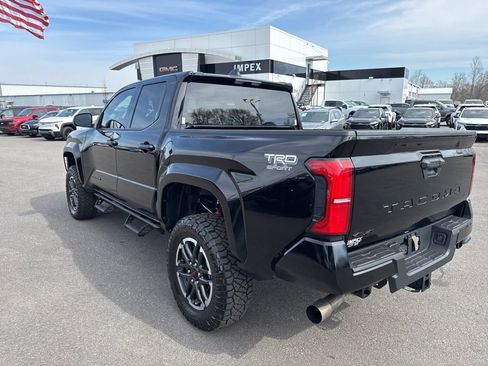 Used 2025 Toyota Tacoma TRD Sport AWD/4WD image 3