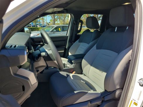 Used 2025 Toyota Tacoma TRD Off-Road image 16