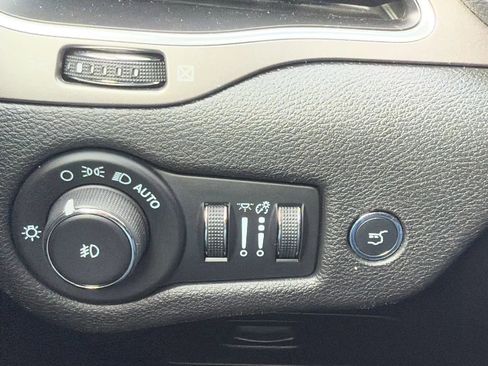 Used 2021 Jeep Cherokee Latitude Lux w/ Comfort/Convenience Group AWD/4WD image 15