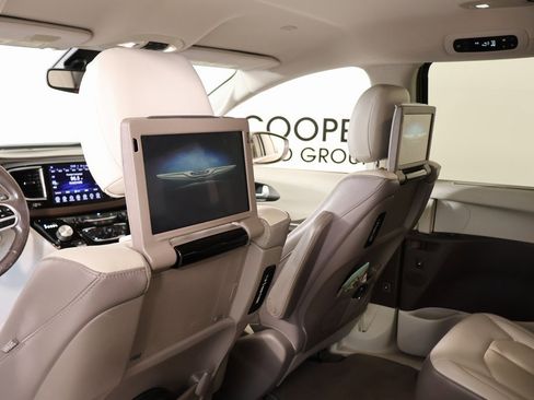 Used 2017 Chrysler Pacifica Touring-L Plus image 17