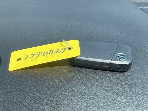 Used 2022 Volkswagen Tiguan SE FWD image 13