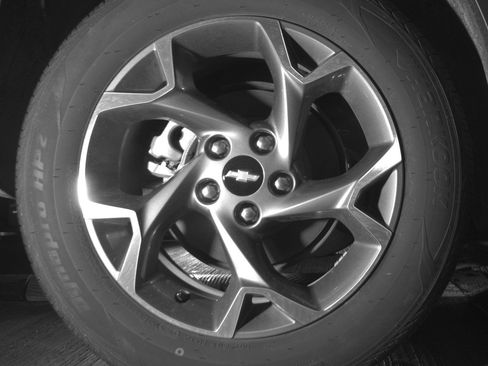 Used 2025 Chevrolet Trax LT FWD image 15