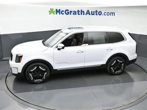 Used 2024 Kia Telluride EX w/ EX Captain's Chair Package image 23