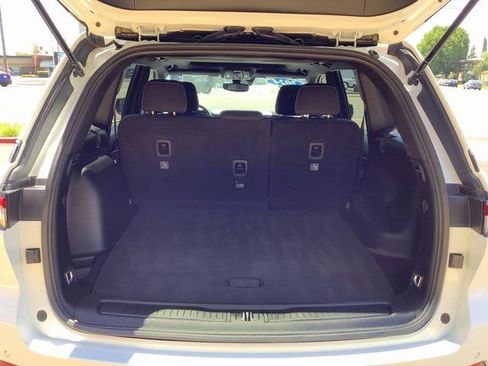 Used 2024 Jeep Grand Cherokee Laredo X w/ Trailer Tow Package image 29